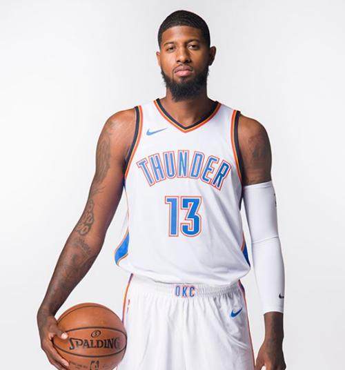 阿隆索：罗德里戈在禁区里倒地，裁判没看回放挺让人惊讶的（阿隆索：罗德里戈禁区倒地，裁判未回看VAR令人意外）