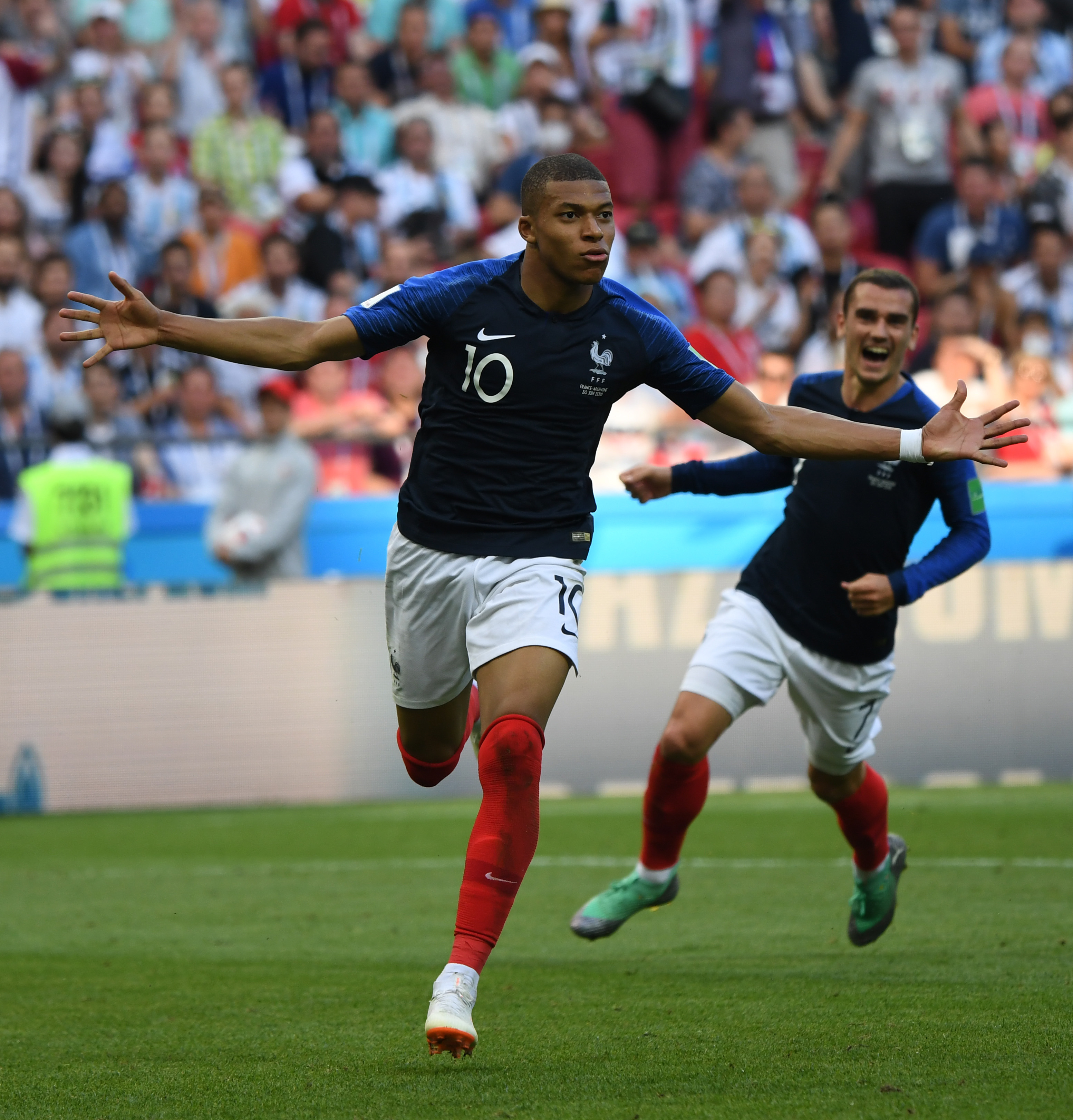 霍伊伦：我和卢卡库是兄弟；决赛打国米还是博洛尼亚都一样（霍伊伦：与卢卡库情同兄弟，决赛遇国米还是博洛尼亚都一样）