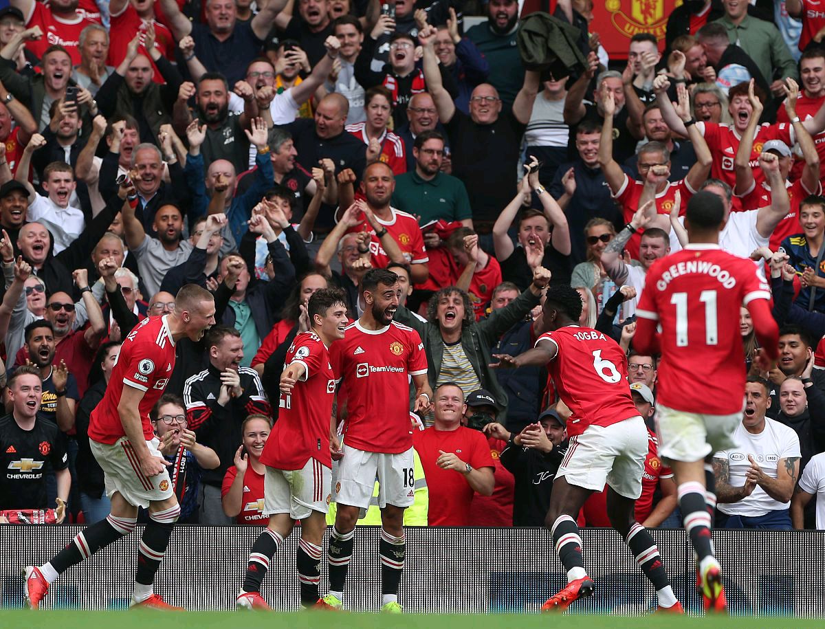 攻防建功！王岚嵚三分再中 随后前场抢断顺势上篮再中（攻守两端发力！王岚嵚再中三分，前场抢断一条龙上篮命中）