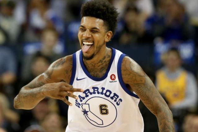 墨尔本凤凰半场三分15中2，仅得26分&落后14分（墨尔本凤凰半场仅26分，三分15投仅2中，落后14分）