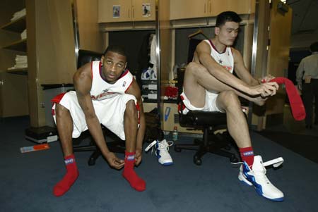 马卡：维尼修斯和皇马续约谈判远未达成，期限与年薪上有分歧（马卡报：皇马与维尼修斯续约受阻，双方在合同年限与薪资上意见不一）