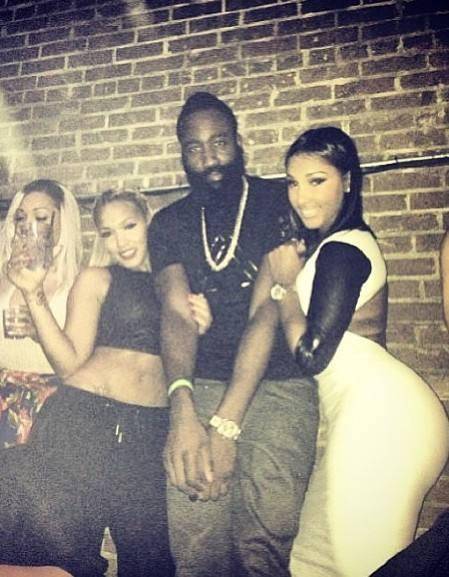 马卡：赫伊森将在对阵阿拉维斯时回归，姆巴佩仍待定（马卡报：赫伊森有望战阿拉维斯复出，姆巴佩出场成疑）