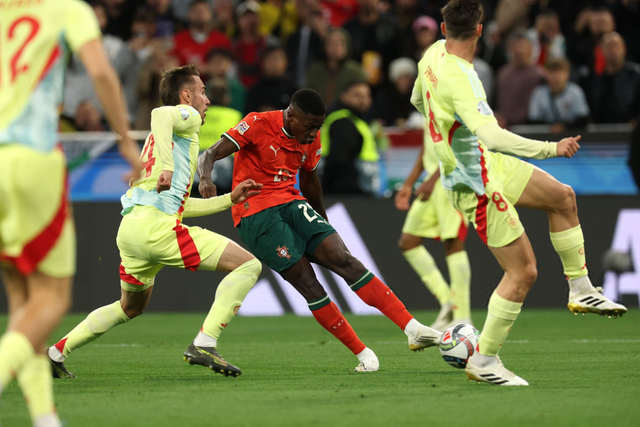 英超冬窗再次创记录，引援狂潮再现（英超冬季转会窗再破纪录，买人热潮卷土重来）