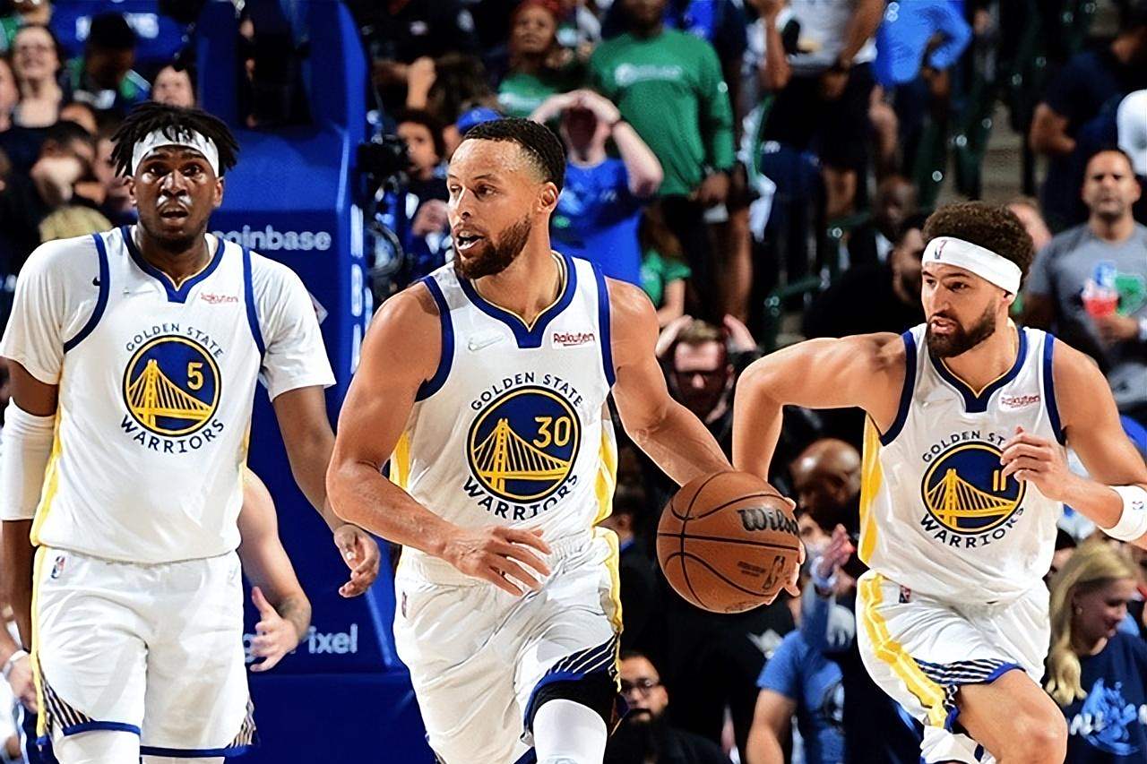 国乒护台太强！蒯曼顶住申裕斌爆冲，林诗栋致命反杀，握拳庆祝（国乒守台稳如山！蒯曼顶住申裕斌狂攻，林诗栋绝杀回击，握拳庆祝）