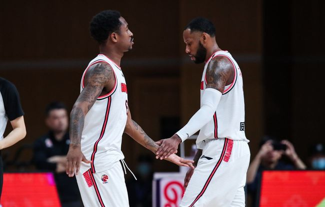 卡拉格：利物浦必须冬窗购买一名中后卫，队内储备已岌岌可危（卡拉格：利物浦后防告急，冬窗必须引进中后卫）