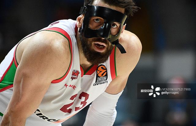 里程碑！杰伦·约翰逊生涯进球数突破1000大关（历史性时刻：杰伦·约翰逊生涯进球破千大关）