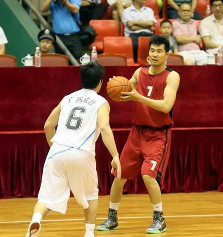 老佛爷祝贺克罗斯获德国骑士十字勋章：曾拥有过你是一种荣幸（老佛爷贺克罗斯荣膺德国骑士十字勋章：拥有你曾是我们的荣幸）