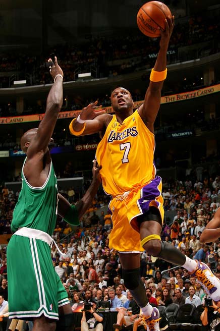 山东泰山推出官方授权球星卡，每盒售价698元（山东泰山发售官方授权球星卡，单盒定价698元）