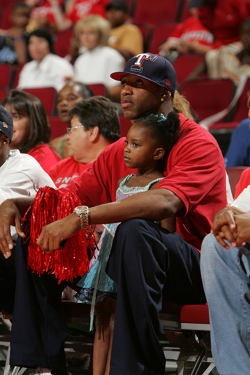 解锁新身份，美女球员艾丽莎-莱曼将成为米兰冬奥会火炬手（艾丽莎-莱曼受邀出任米兰冬奥会火炬手）