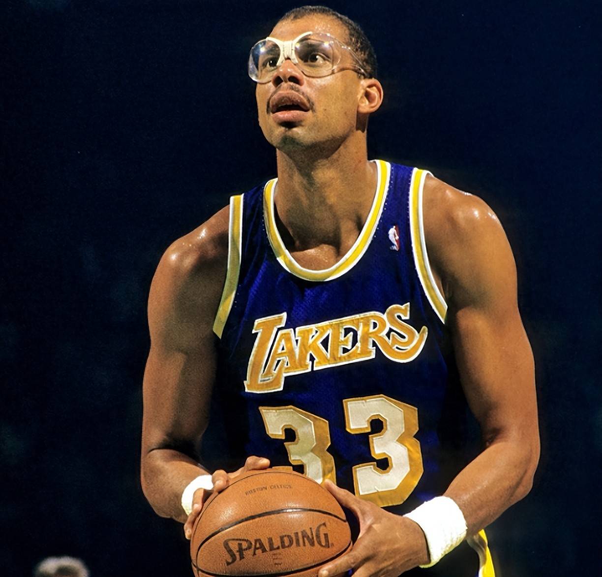 足球报：2026少壮派全力出击，中超至少7名本土主帅（足球报：2026年少壮派强势登场，中超本土主帅至少7位）