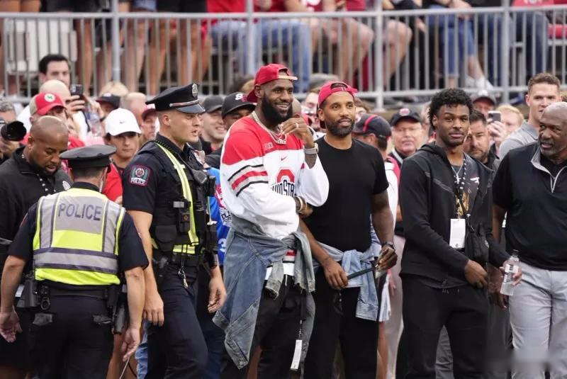 NBA12月球员场均罚球榜：东契奇11.3次居首，亚历山大仅第18（NBA12月场均罚球排行榜：东契奇以11.3次领跑，亚历山大仅第18位）