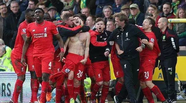 媒体人：王洪泽这样的年轻人要多留在场上 不能过快犯规限制手脚（媒体人呼吁：王洪泽等年轻球员应多留在场上，避免过早犯规束缚发挥）