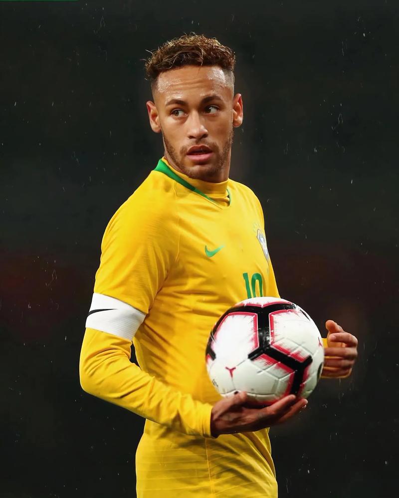 乐高推出1：1世界杯官方奖杯模型，售价为199.99美元（乐高发布1：1等比世界杯官方奖杯套装，定价199.99美元）