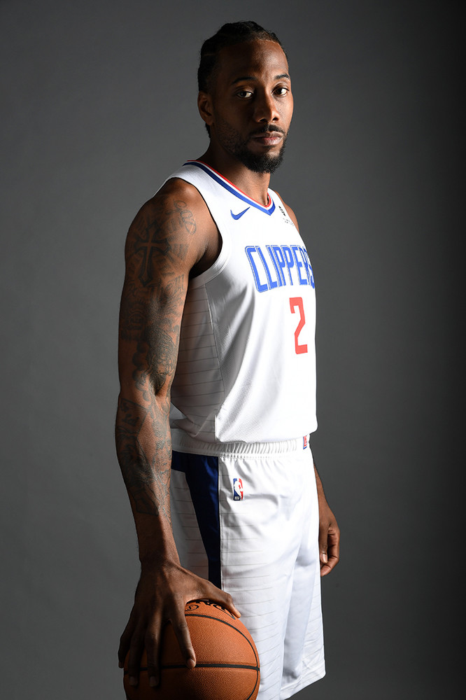 回家带娃保罗与儿子一起训练&还玩空接 CP4身穿马刺训练服（保罗回家陪娃，携子合练上演空接，CP4穿马刺训练服）