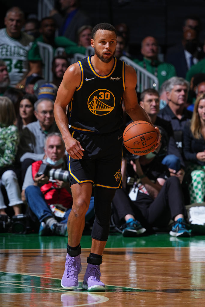 拜仁官方：帕夫洛维奇、比朔夫因病缺席，金玟哉膝盖受伤（拜仁通报：帕夫洛维奇、比朔夫因病缺阵，金玟哉膝部受伤）