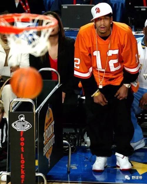 掘金约基奇豪取三双助球队连胜（约基奇三双发威，掘金延续连胜势头）