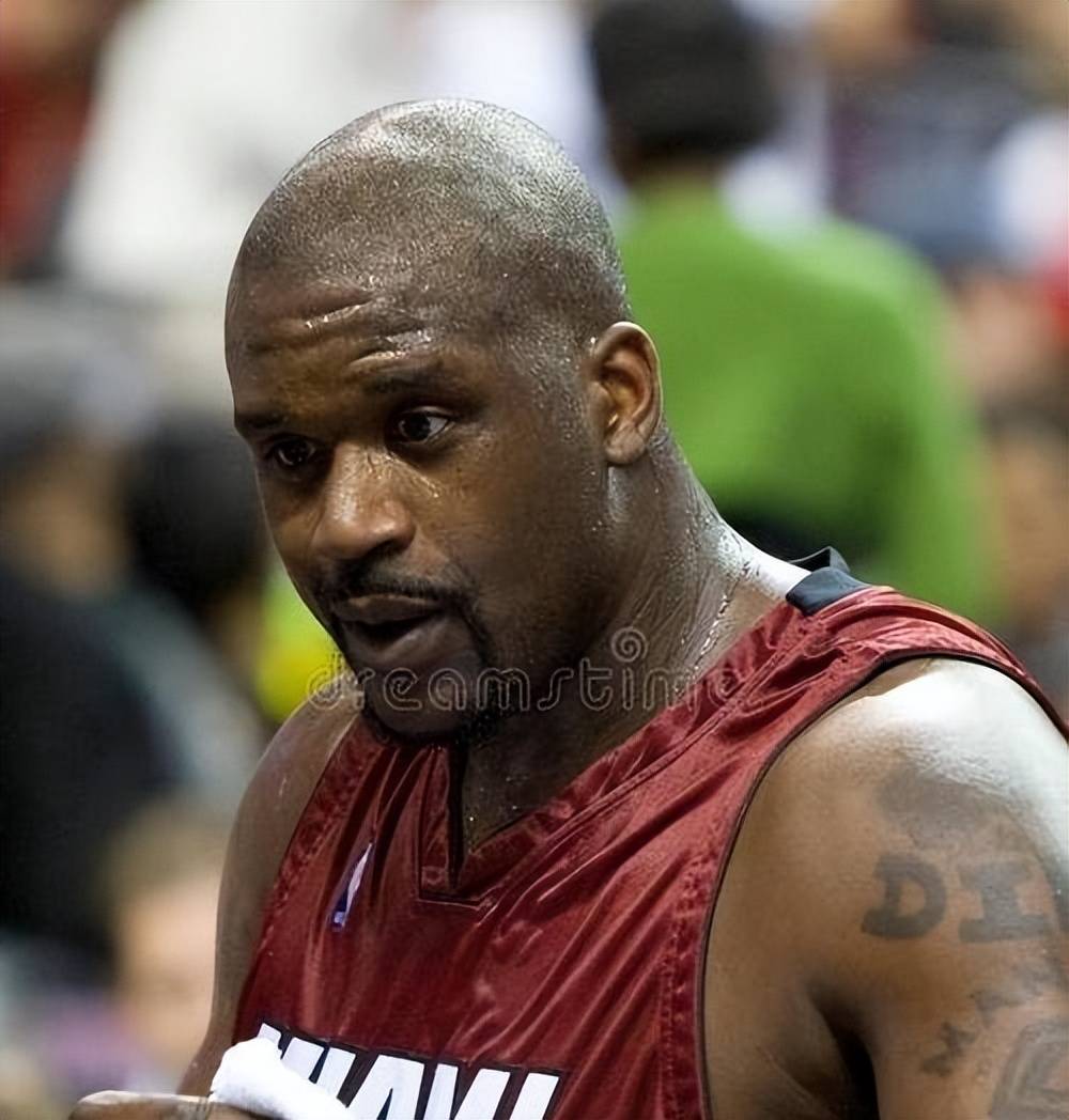 沙特变了：从为C罗本泽马豪掷千金，到对萨拉赫精打细算？（沙特转向：曾为C罗、本泽马挥金如土，如今对萨拉赫却谨慎报价？）