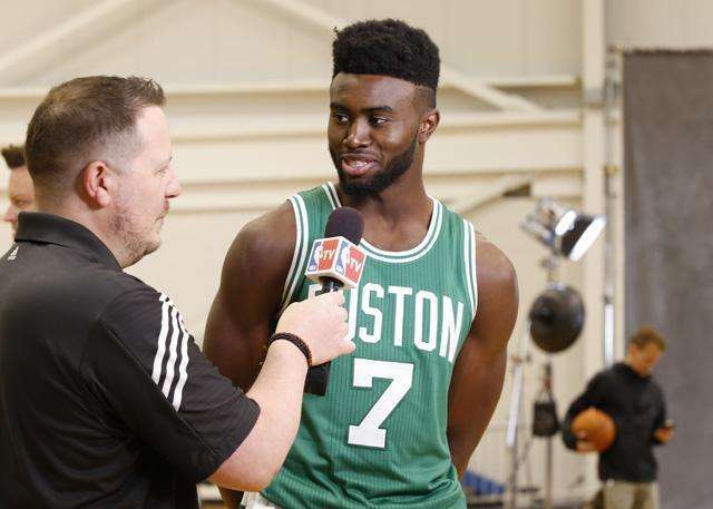 U22国足vs乌兹半场数据：射门数0-4，控球率45％-55％（半场战报：U22国足对乌兹射门0比4、控球45%比55%）