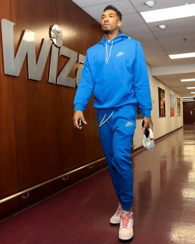 中国女足出战英格兰女足名单：王霜、吴海燕领衔，张琳艳在列（对阵英格兰女足，中国女足大名单公布：王霜、吴海燕领衔，张琳艳入选）