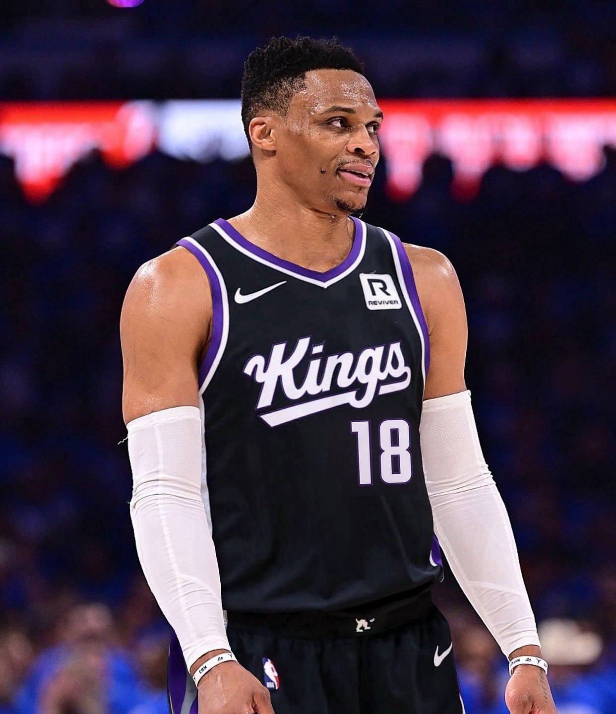 篮球CBA赛场出现冲突，裁判提前终止比赛（CBA比赛因冲突被裁判提前叫停）